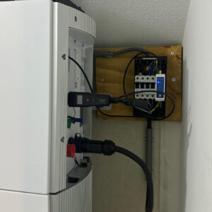 installatie noodstroom naast thuisbatterij stroomloods