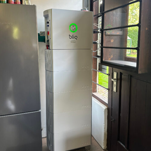 installatie bliq thuisbatterij en peblar laadpaal stroomloods
