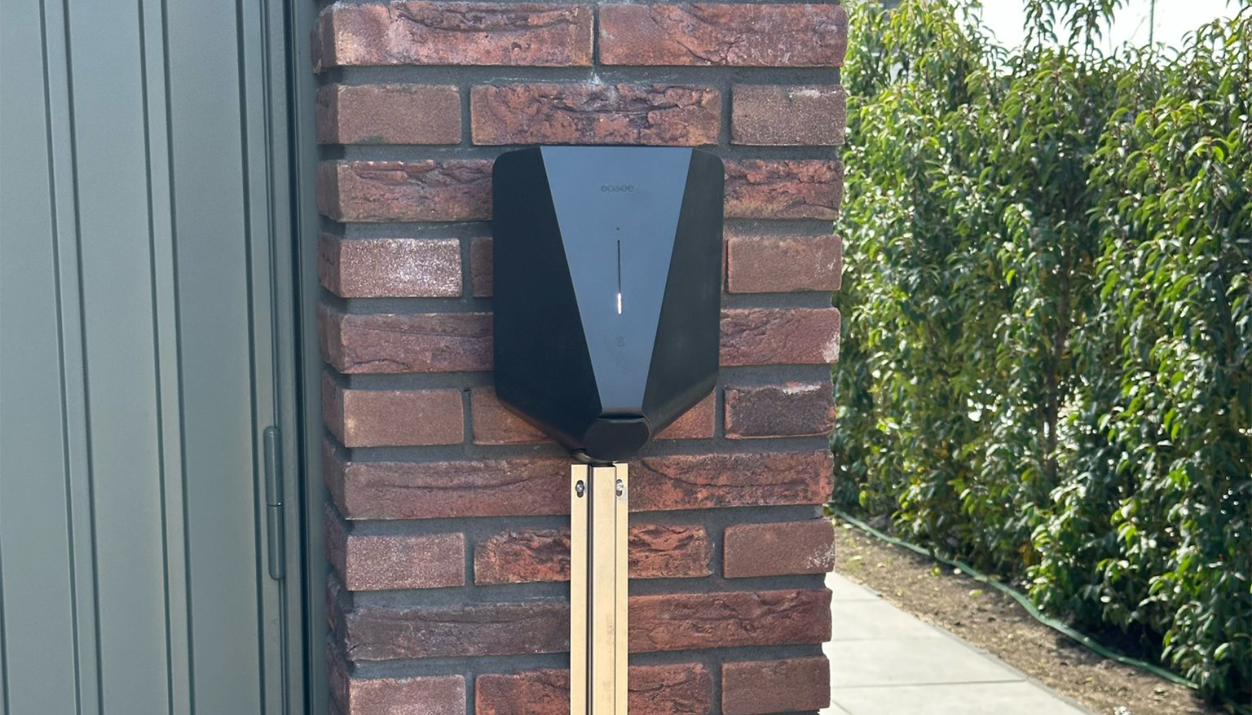how a charging station works