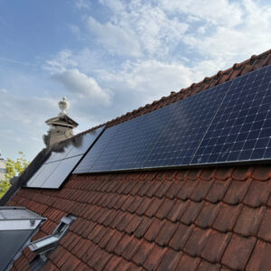 installatie denim zonnepanelen amsterdam stroom loods